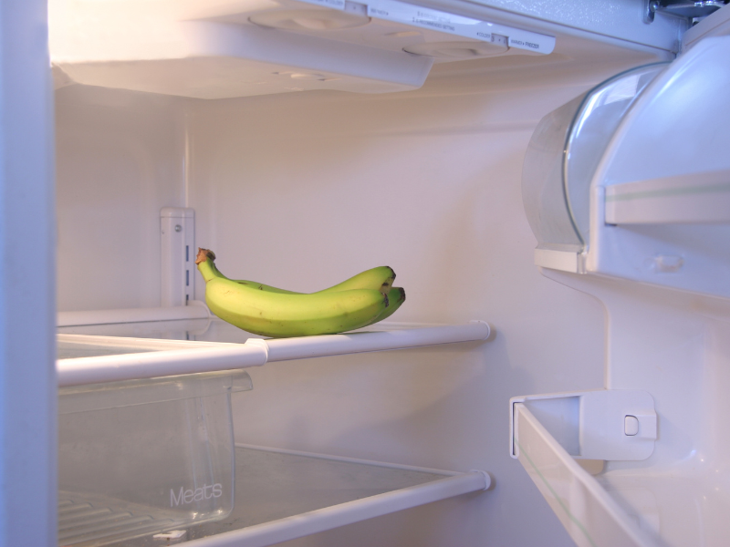 Can I store peeled bananas in the fridge