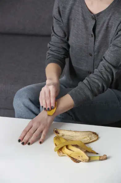 Use Banana Peel To Skin Rub